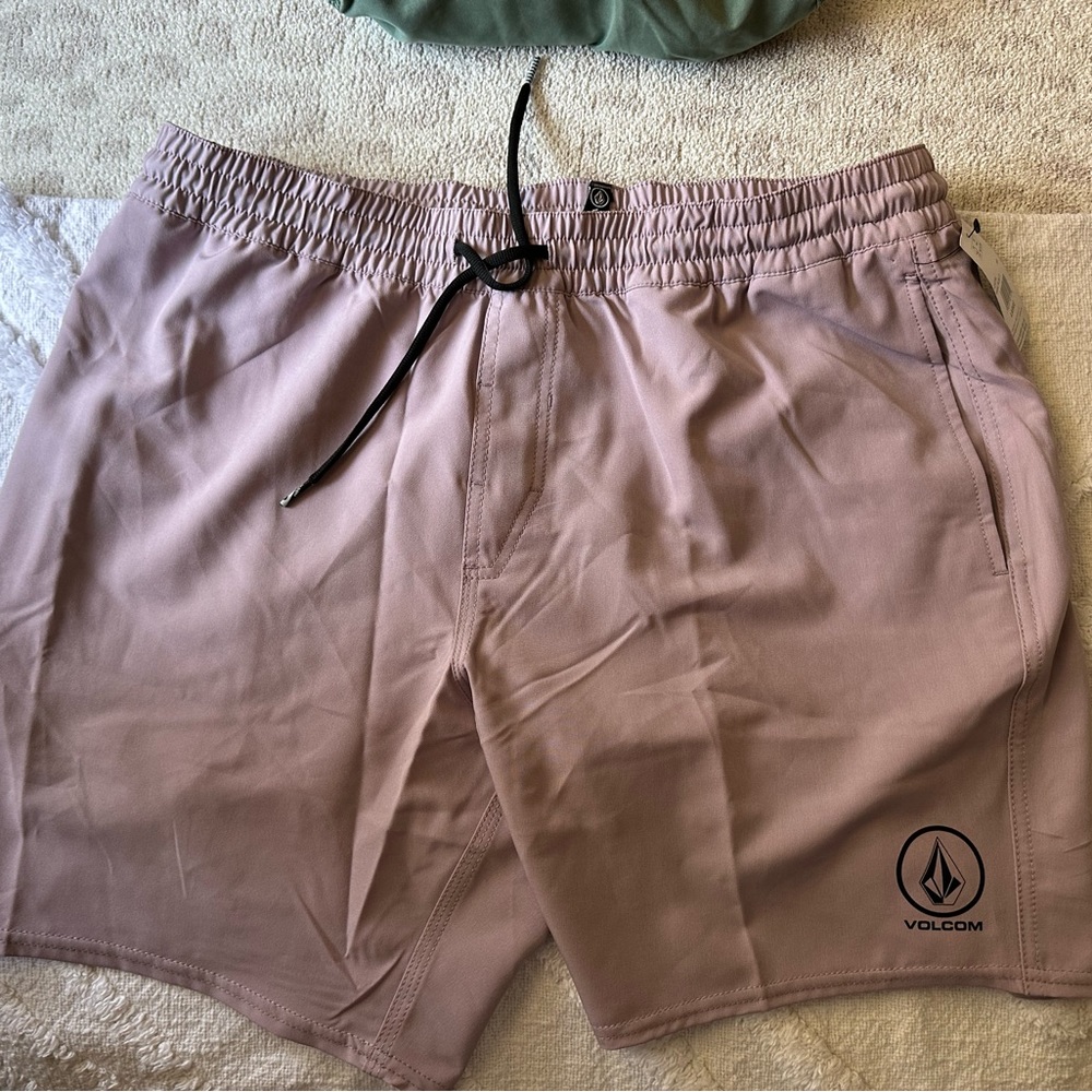 Volcom manic trunk size large